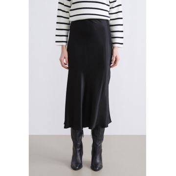 Fusta cu aspect satinat - croiala pe bie si slit lateral - Negru
