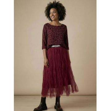 Fusta lunga, ampla, creponata, din tul cu captuseala, bordo