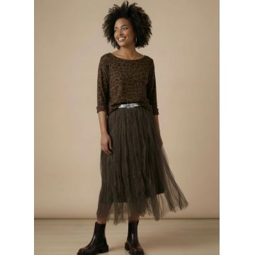 Fusta lunga, ampla, creponata, din tul cu captuseala, maro