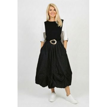 Fusta midi ampla cu fronseuri si buzunare, neagra