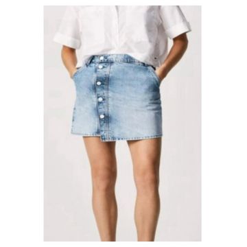 Fusta din denim cu nasturi decorativi Hannah