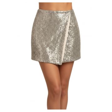 Fusta scurta petrecuta