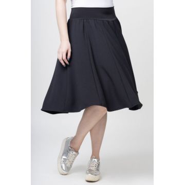 Fusta neagra in clini, midi, din vascoza (70 cm) Fusta neagra in clini, midi, din vascoza (70 cm)