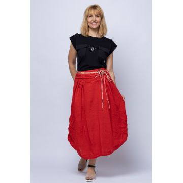 Fusta lunga rosie cu poale prinse, din in, cu o curea fancy