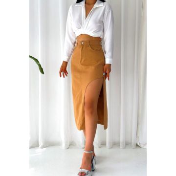 Fusta denim, Kasy, cu buzunare fata/spate si crapatura laterala, Maro